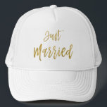Just Married Gold Found White Trucker Hat Truckerkappe<br><div class="desc">Nur verheiratet Gold Foil und White Trucker Hut für sie.</div>