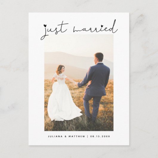 Just Married Heart Modern Script Wedding Ankündigungspostkarte (Vorderseite)