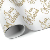 Just Married in Gold Script Schriftart - Hochzeit Geschenkpapier (Rolleneckpunkt)