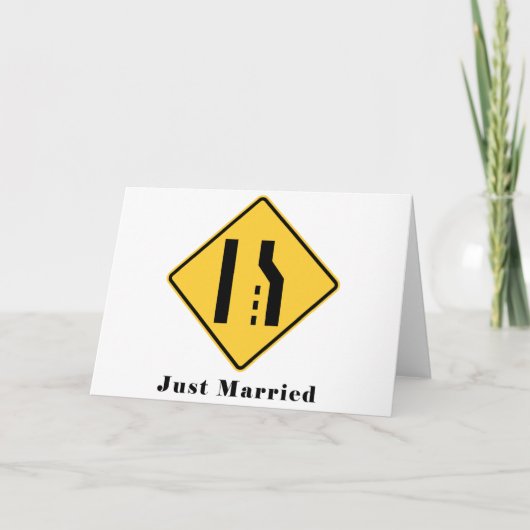Just Married Merge Lane Reduction Funny Wedding Ankündigung (Vorderseite)