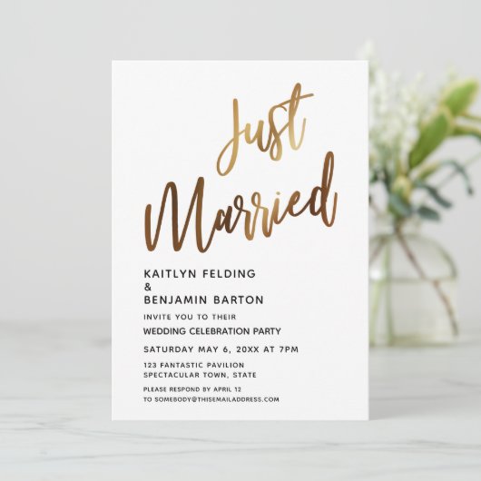 Just Married Minimal Gold Calligraphy Empfang Einladung (Stehend Vorderseite)