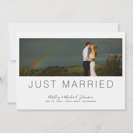 Just Married Minimalistisch Hand Letters Foto Einladung (Vorderseite)