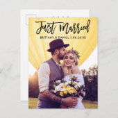 Just Married Modern Brush Script Foto Hochzeit Postkarte (Vorne/Hinten)