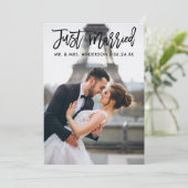 Just Married Modern Brush Script Wedding Foto Ankündigung (Stehend Vorderseite)
