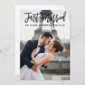 Just Married Modern Brush Script Wedding Foto Ankündigung (Vorne/Hinten)