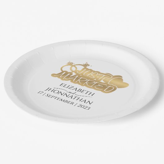 Just Married Modern Elegant Gold Couple Names Pappteller (Schrägansicht)