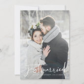 Just Married Modern Script Wedding Foto Ankündigung (Vorderseite)