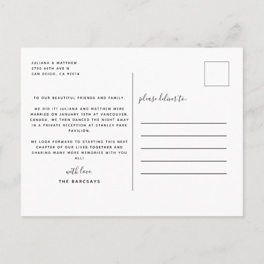 Just Married Moderne Lässige Script Hochzeit Ankündigungspostkarte (Rückseite)