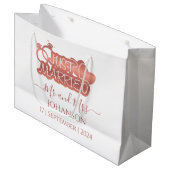 Just Married Mr. and Mrs. Rose Gold Gastgeschenke  Große Geschenktüte (Vorderseite Schrägansicht)