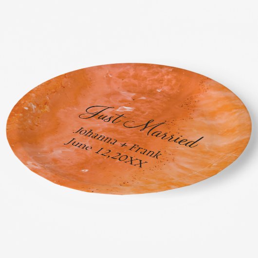 Just Married Orange Agate Pappteller (Schrägansicht)