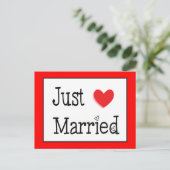 Just Married Red Heart Wedding Ankündigung (Stehend Vorderseite)