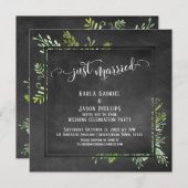 Just Married Script Greenery Bouquet auf Chalkboar Einladung (Vorne/Hinten)