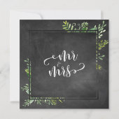 Just Married Script Greenery Bouquet auf Chalkboar Einladung (Rückseite)
