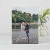 Just Married Script Overlay Green Foto Wedding Ankündigung (Stehend Vorderseite)