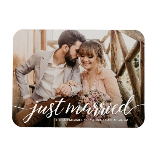 Just Married Script Overlay Wedding Foto Magnet (Horizontal)