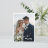 Just Married Script Wedding Foto Ankündigung Postkarte (Stehend Vorderseite)