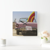 Just Married Sign And Surfboard Quadratische Wanduhr (Zuhause)