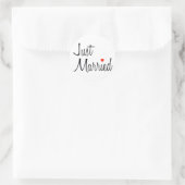 Just Married (Skript mit rotem Herzen) Runder Aufkleber (Tasche)