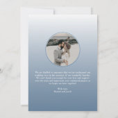 Just Married Slate Blue Script Foto Hochzeit Ankündigung (Rückseite)