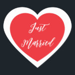 Just Married Sticker<br><div class="desc">Just Married heart Aufkleber wird in einem doppelten Herzdesign gezeigt. Farbe rot</div>