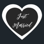 Just Married Sticker<br><div class="desc">Just Married heart Aufkleber wird in einem doppelten Herzdesign gezeigt. Farbe Schwarz</div>