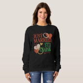 Just Married, Still Learning – Valentine's Day Sweatshirt (Vorne ganz)
