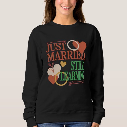 Just Married, Still Learning – Valentine's Day Sweatshirt (Vorderseite)