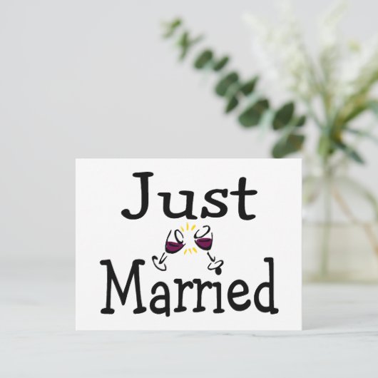 Just Married Toast Ankündigungspostkarte (Stehend Vorderseite)