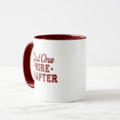 Just One More Chapter Mug Maroon Bookworm Tasse (Vorderseite Links)