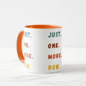 Just One More Row Funny Retro Crochet Lover Saying Tasse (Vorderseite Links)