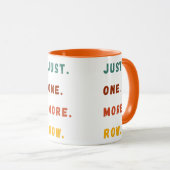 Just One More Row Funny Retro Crochet Lover Saying Tasse (VorderseiteRechts)