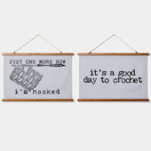 Just One More Row I'm Hooked Crochet Hook and Yarn Wandteppich Mit Holzrahmen (Doppelt)