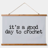 Just One More Row I'm Hooked Crochet Hook and Yarn Wandteppich Mit Holzrahmen (Vorderseite 2)