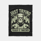 Just Trying To Keep It Together Shirt Halloween Fr Fleecedecke (Vorderseite)