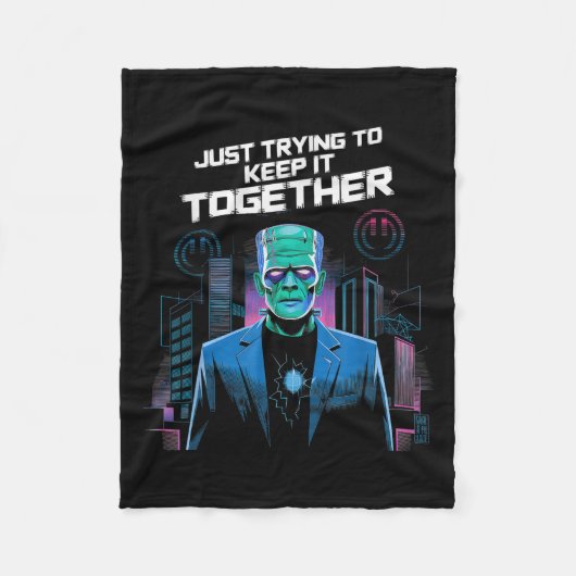 Just Trying To Keep It Together Shirt Halloween Fr Fleecedecke (Vorderseite)