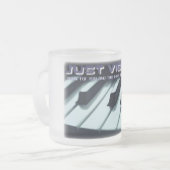 Just Vibin' Frosty Tasse (Vorderseite Links)