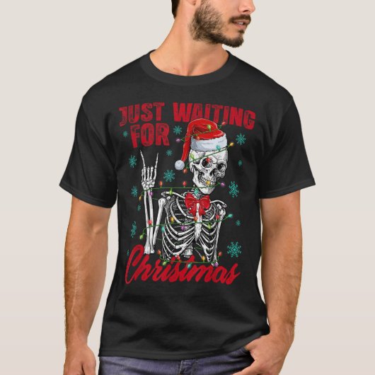 Just Waiting For Christmas Skeleton Rock Hand Sign T-Shirt (Vorderseite)