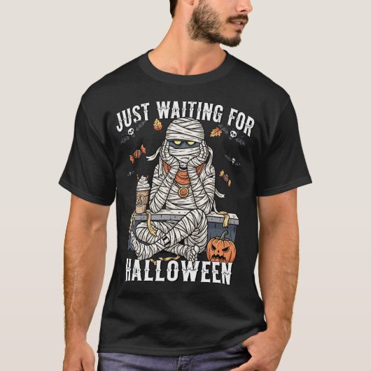 Just Waiting For Halloween Mummy Pumpkin Spooky T-Shirt (Vorderseite)