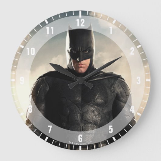 Justizbehörde| Batman auf dem Schlachtfeld Große Wanduhr (Vorderseite)