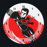 Justizielle Liga | Superman Flying Noir Pop Art Große Wanduhr<br><div class="desc">Karo aus diesem Pop Art Richter League's Superman zeichne,  während er durch die Luft fliegt. Dieser Schwarz-Weiß-zeichn wird durch seinen hellroten Kap und das rote S-Schild-Logo auf seiner Brust ausgeglichen.</div>