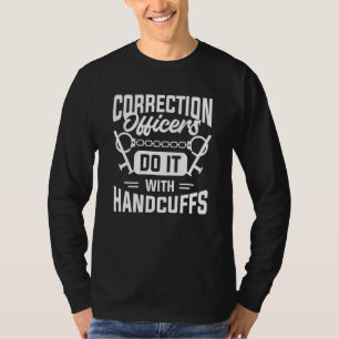 Justizvollzugsbeamter Mach es mit Handschellen Kor T-Shirt