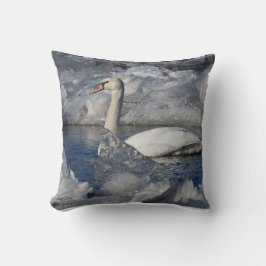 Juvenile Swan im Fluss Icey Kissen