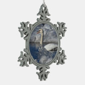 Juvenile Swan im Fluss Icey Schneeflocken Zinn-Ornament (Links)