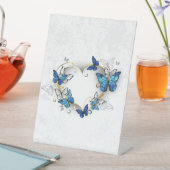 Juwelenherz mit Schmetterlingen Morpho Sockelschild (In Situ)