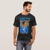 K9 Polizeibeamter und Polizeihund T-Shirt (Vorne ganz)