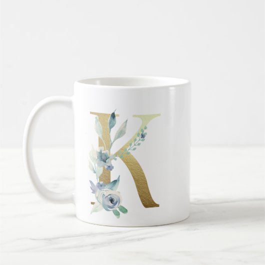 K Golden Initial mit blauem Blumenblättern Kaffeetasse (Links)