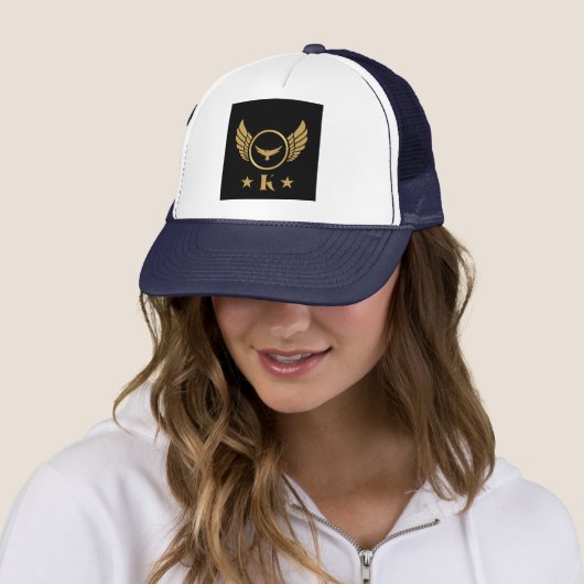 K Initial mit Gold Eagle Image Stylish Monogram Truckerkappe (Beispiel)