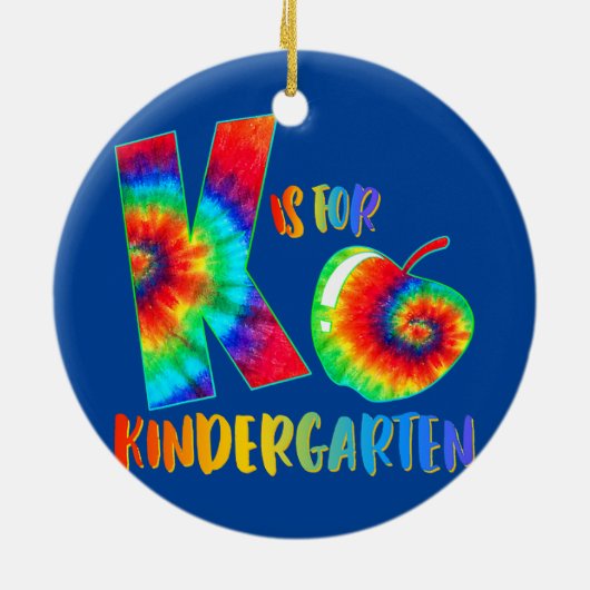 K ist für Kindergarten Gefärbte Krawatte Lehrer St Keramik Ornament (Hinten)