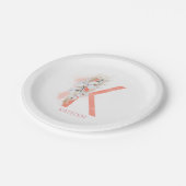 K Monogram Name Pampas Grass White Orchias Pappteller (Schrägansicht)