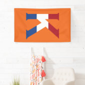 K Monogram überlagert sich auf der NLD-Flagge auf Banner (Insitu)